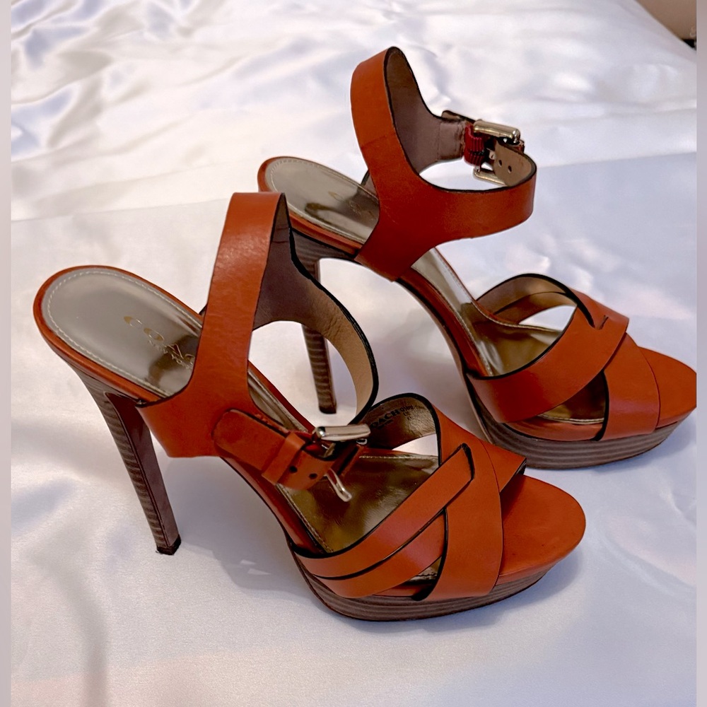 COACH DANI ORANGE PAPAYA LEATHER
PLATFORM HEELS size 6